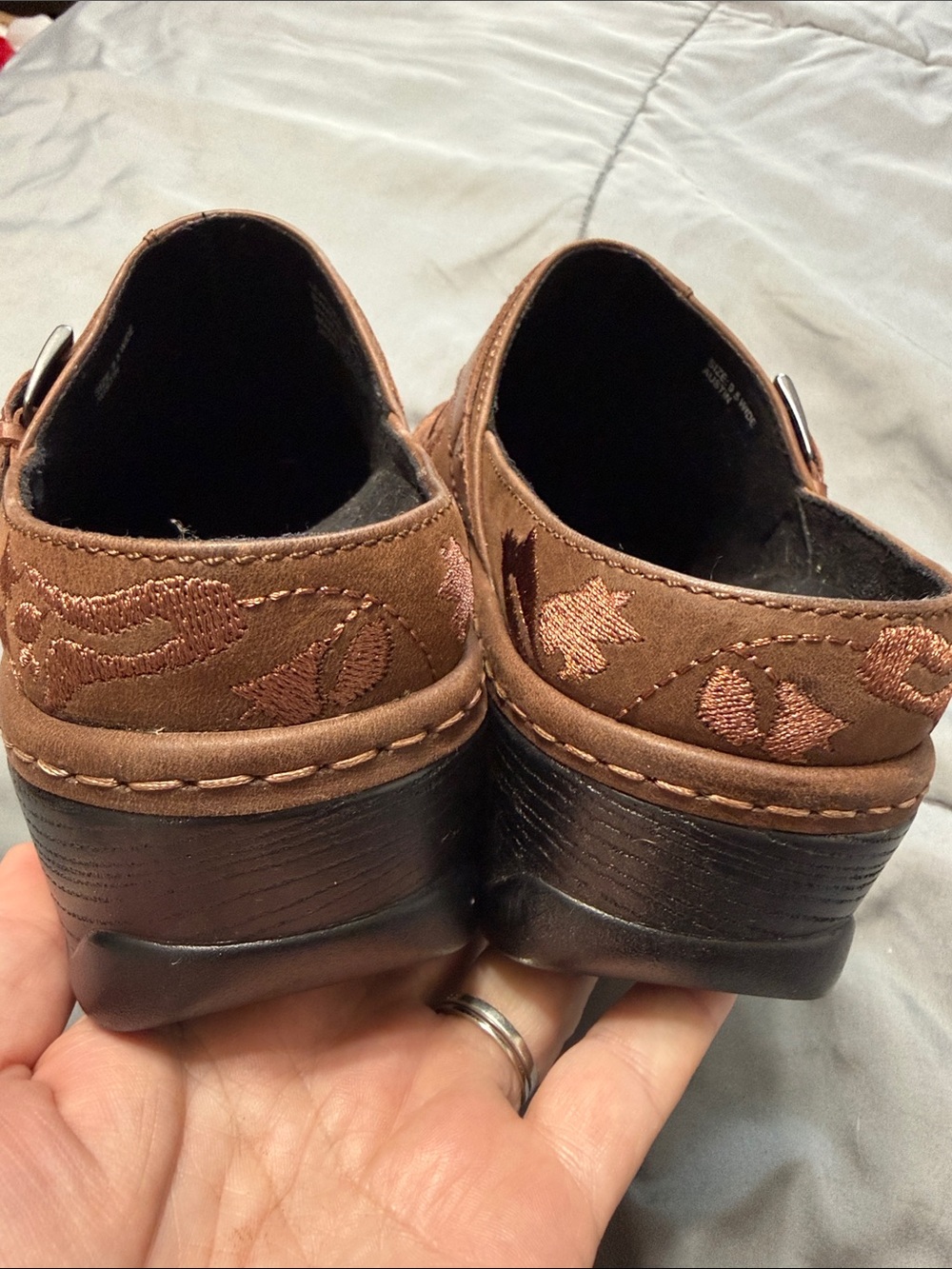 Klogs Austin 9.5W Brown Floral-Embroidered Slip-On Clogs slip resistant - Picture 6 of 6